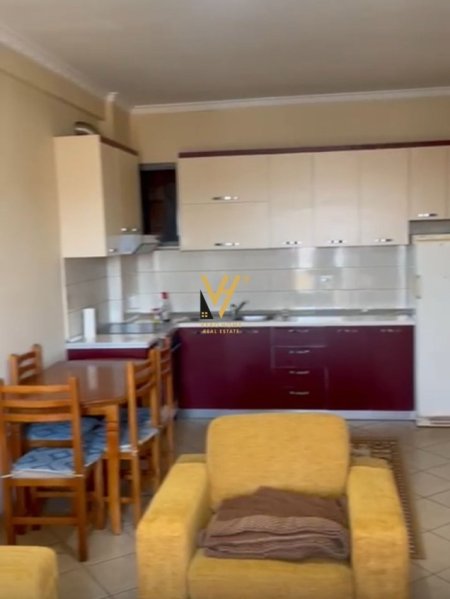 Tirane, jepet me qera apartament 1+1+Ballkon Kati 8, 70 m² 360 € (ASTIR)