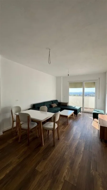 Tirane, jepet me qera apartament 1+1+Ballkon Kati 6, 65 m² 400 € (fresku)
