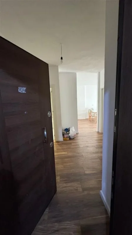 Tirane, jepet me qera apartament 1+1+Ballkon Kati 6, 65 m² 400 € (fresku)