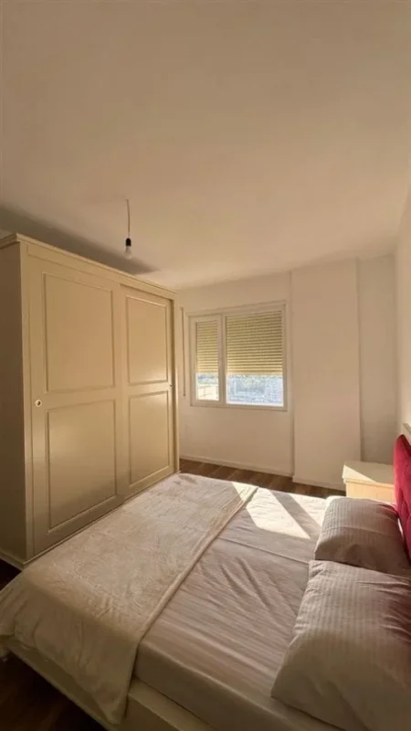 Tirane, jepet me qera apartament 1+1+Ballkon Kati 6, 65 m² 400 € (fresku)