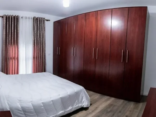 Tirane, jepet me qera apartament 2+1+Ballkon Kati 2, 100 m² 550 € (QYTET STUDENTI)