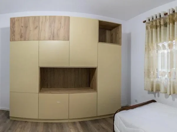 Tirane, jepet me qera apartament 2+1+Ballkon Kati 2, 100 m² 550 € (QYTET STUDENTI)