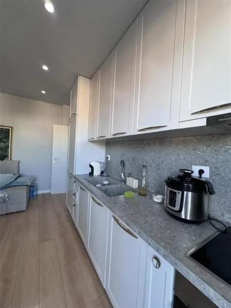 Tirane, shitet apartament 1+1+Ballkon Kati 4, 74 m² 135.000 € (Bulevardi ri ne fund)