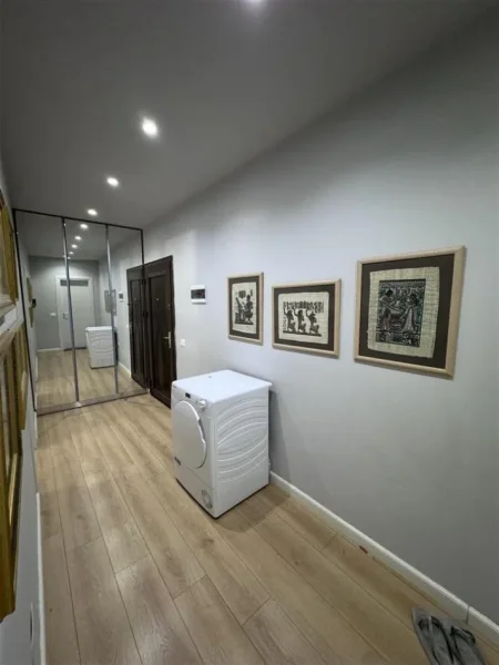 Tirane, shitet apartament 1+1+Ballkon Kati 4, 74 m² 135.000 € (Bulevardi ri ne fund)