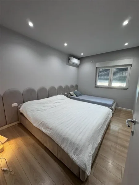 Tirane, shitet apartament 1+1+Ballkon Kati 4, 74 m² 135.000 € (Bulevardi ri ne fund)