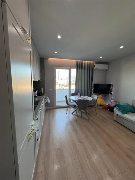 Tirane, shitet apartament 1+1+Ballkon Kati 4, 74 m² 135.000 € (Bulevardi ri ne fund)