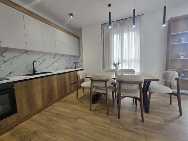 Tirane, jepet me qera apartament 2+1+Aneks+Ballkon Kati 3, 100 m² 700 € (don bosko)