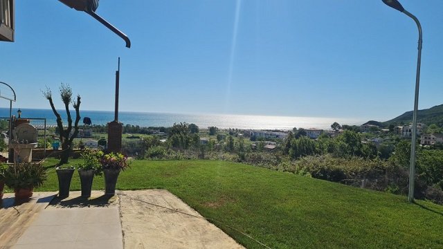 Jepen me qera ditore Apartamente + Vile druri 2 kateshe (Gjiri lalzit)