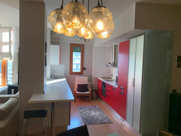 Tirane, jepet me qera apartament 2+1+Ballkon Kati 7, 114 m² 1.500 € (Rruga Abdyl Frasheri)