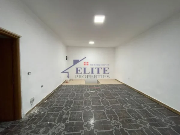 Tirane, jepet me qera dyqan , 70 m² 360 € (Rruga Pjeter Budi)