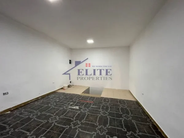 Tirane, jepet me qera dyqan , 70 m² 360 € (Rruga Pjeter Budi)