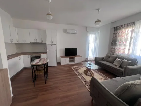 Tirane, jepet me qera apartament 2+1 Kati 6, 62 m² 650 € (stacioni i trenit)