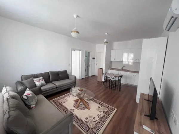 Tirane, jepet me qera apartament 2+1 Kati 6, 62 m² 650 € (stacioni i trenit)
