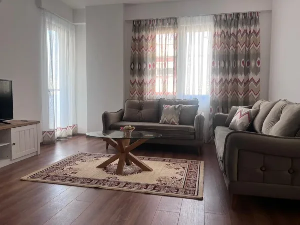 Tirane, jepet me qera apartament 2+1 Kati 6, 62 m² 650 € (stacioni i trenit)
