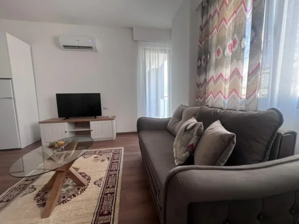 Tirane, jepet me qera apartament 2+1 Kati 6, 62 m² 650 € (stacioni i trenit)