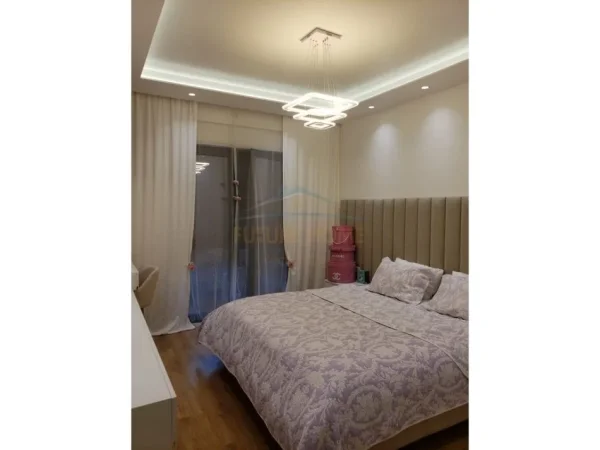 Tirane, shitet apartament 2+1+Ballkon Kati 1, 119 m² 250.000 € (Ne Rezidencën Oasis, Tiranë.)