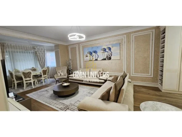 Tirane, jepet me qera apartament 2+1+Ballkon Kati 5, 135 m² 2.300 € (Bllok)