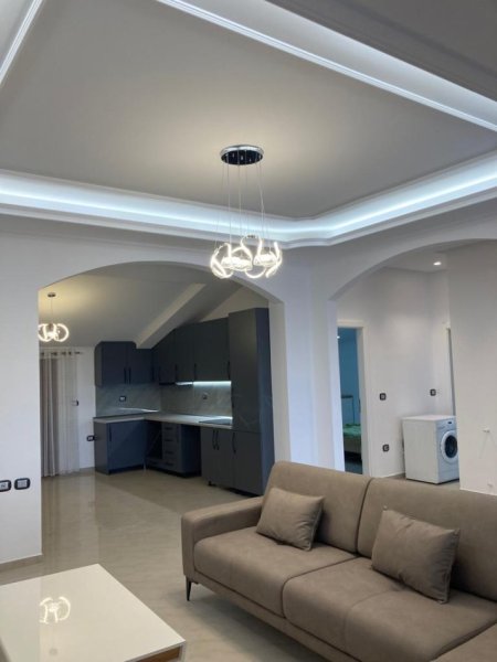 Tirane, jepet me qera Vile 2+1+Ballkon Kati 4, 115 m² 500 € (Afer Spitalit Amerikan 3)