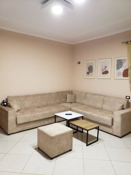 Tirane, jepet me qera apartament 2+1+Ballkon Kati 3, 90 m² 450 € (Rruga e Malesoreve)