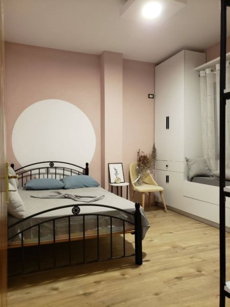 Tirane, jepet me qera apartament 2+1+Ballkon Kati 3, 90 m² 450 € (Rruga e Malesoreve)