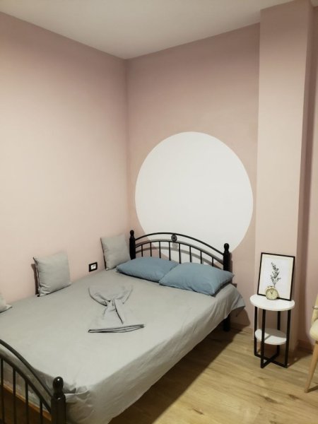 Tirane, jepet me qera apartament 2+1+Ballkon Kati 3, 90 m² 450 € (Rruga e Malesoreve)