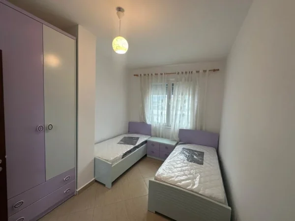 Tirane, jap me qera 2+1 Kati 7, 90 m² 400 € (ASTIR)