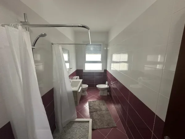 Tirane, jap me qera 2+1 Kati 7, 90 m² 400 € (ASTIR)