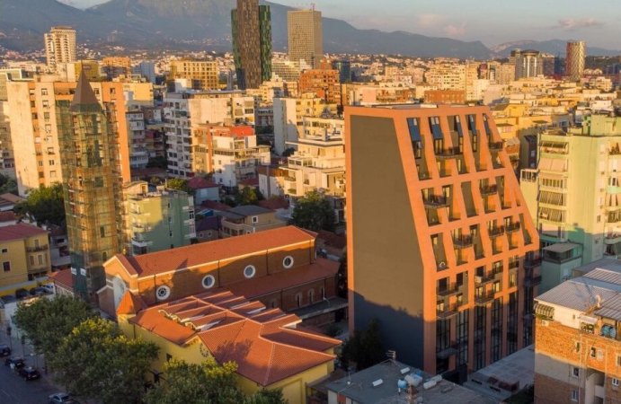 Tirane, jepet me qera Kati 0, 200 m² 3.500 € (Rruga e Kavajes)