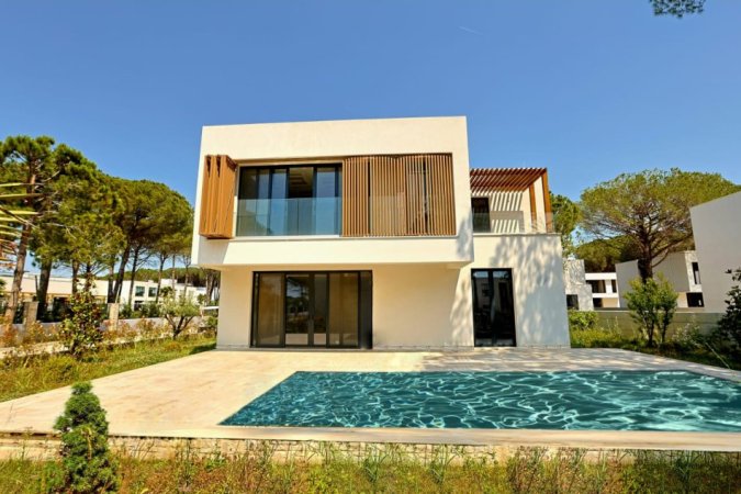 🏠 SHITET: Elite Villa 3 kate: Kuzhine Vec+Depo & Pishine 📍 San Pietro Residence - Gjiri i Lalezit |  Ne vije te Pare nga Deti 1.258 m² ((1.900.000 Euro)) ✨