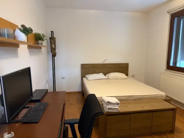 Tirane, jepet me qera apartament 2+1+Ballkon Kati 2, 85 m² 650 € (Bulevardi Zogu I)