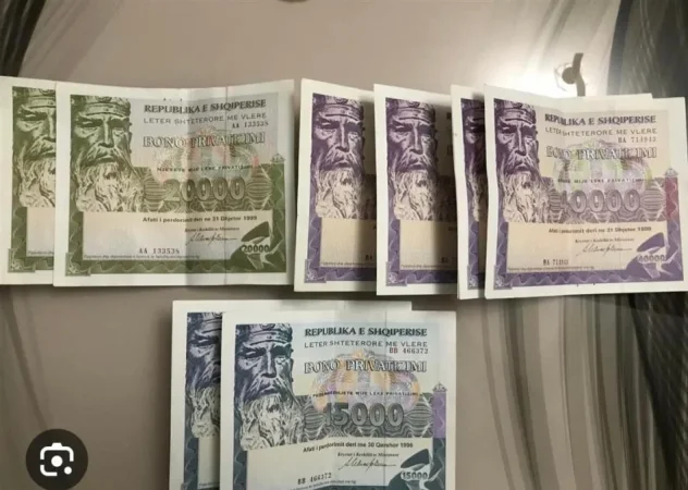 Tirane, Shes ose blej bono privatizimi ( letra me vlere )