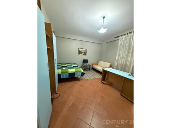 Tirane, jepet me qera apartament 2+1 Kati 2, 85 m² 650 € (ish parku)
