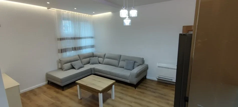 Tirane, jepet me qera apartament 2+1+Ballkon Kati 3, 105 m² 700 € (Vasil Shanto)