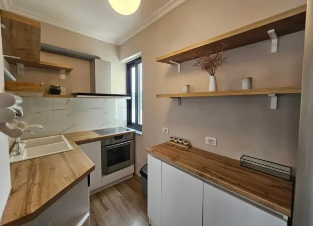 Tirane, jepet me qera apartament 2+1 Kati 11, 92 m² 1.350 € (Rr.kosovareve)