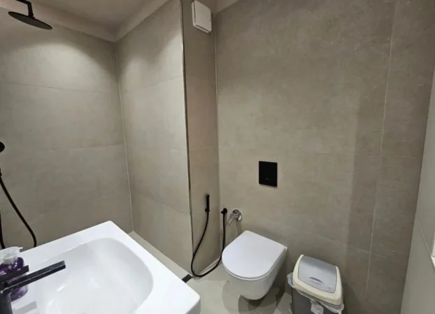 Tirane, jepet me qera apartament 2+1 Kati 11, 92 m² 1.350 € (Rr.kosovareve)