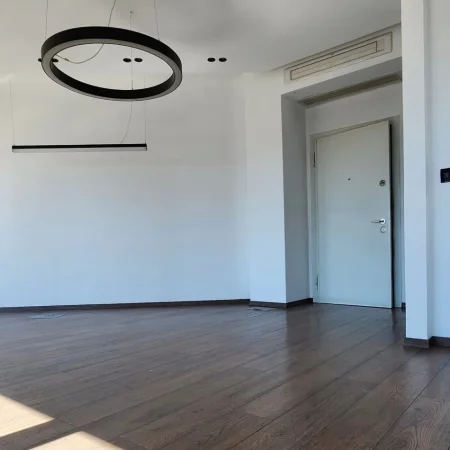 Tirane, jepet me qera Kati 10, 85 m² 1.200 € (qender)