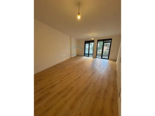 Tirane, shitet apartament 2+1+Ballkon Kati 1, 130 m² 287.000 € (Kopshti Zoologjik)