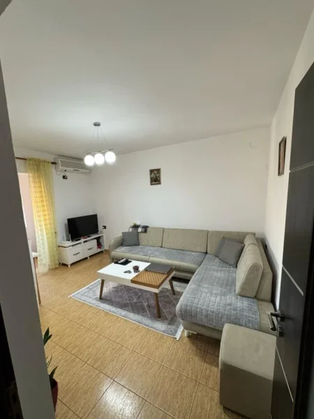 Tirane, shitet apartament 1+1+Ballkon Kati 4, 67 m² 103.000 € (Ali Demi)