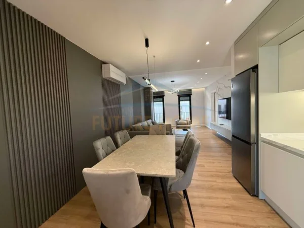 Tirane, jepet me qera apartament 2+1+Ballkon Kati 7, 95 m² 800 € (Pran, Green city e pa banuar me par luxury Parkimi i perfshir ne cmim)