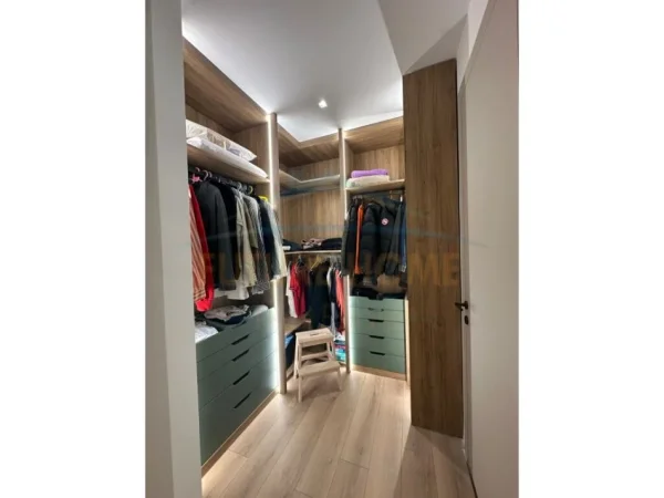 Tirane, shitet apartament 2+1 Kati 2, 144 m² 340.000 € (Teg)