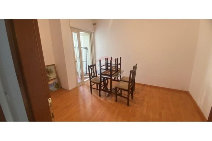Tirane, jap me qera apartament 2+1+Ballkon Kati 2, 105 m² 600 € (Kristal Center)