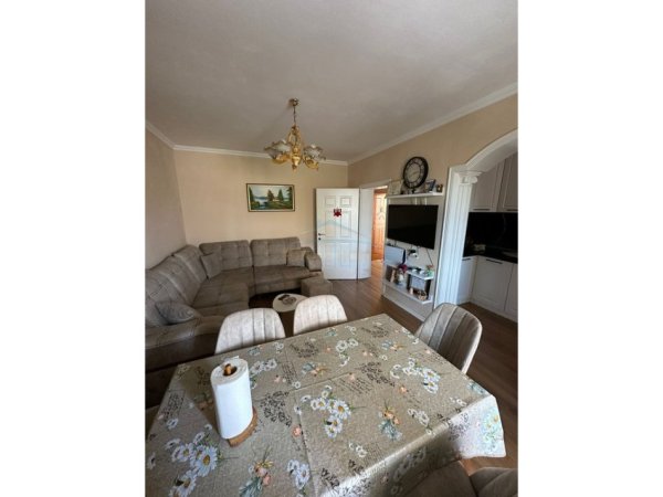 Tirane, jepet me qera apartament 1+1 , 57 m² 550 € (Rruga Muhamet Gjollesha)