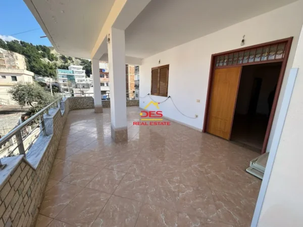 Vlore, jepet me qera shtepi 2+1+Ballkon Kati 3, 120 m² 400 € (Rruga Janaq Kilica)
