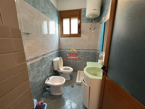 Vlore, jepet me qera shtepi 2+1+Ballkon Kati 3, 120 m² 400 € (Rruga Janaq Kilica)