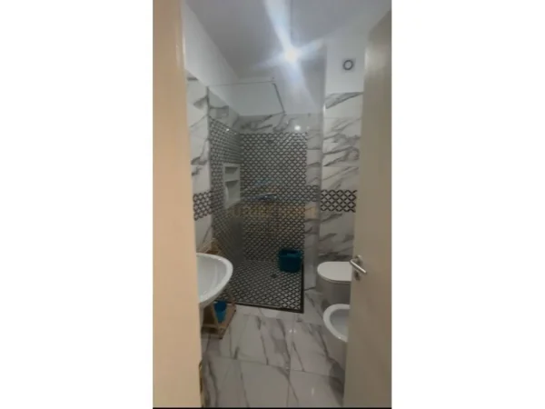 Durres, jepet me qera apartament 3+1 Kati 8, 146 m² 1.200 € (RRUGA E PORTIT ,DURRES)
