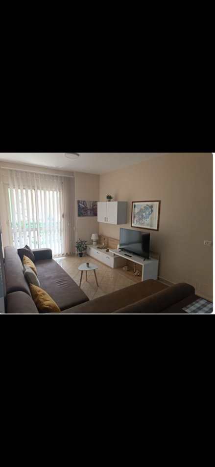 Tirane, jepet me qera apartament 1+1+Aneks+Ballkon Kati 3, 75 m² 500 € (selvia)