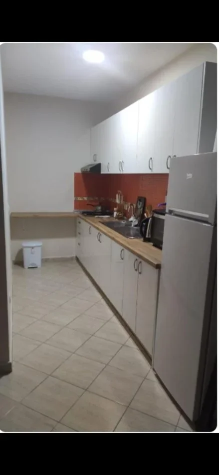 Tirane, jepet me qera apartament 1+1+Aneks+Ballkon Kati 3, 75 m² 500 € (selvia)