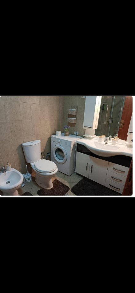 Tirane, jepet me qera apartament 1+1+Aneks+Ballkon Kati 3, 75 m² 500 € (selvia)