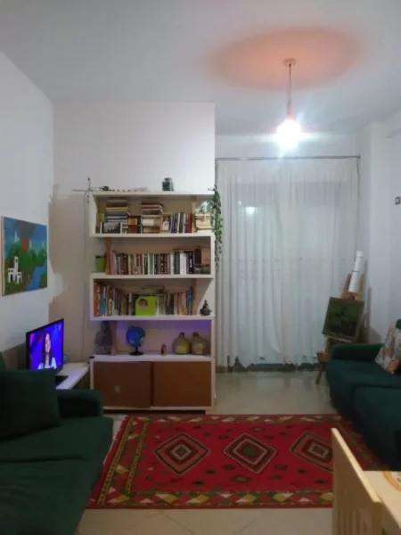 Tirane, jepet me qera apartament 2+1+Ballkon Kati 2, 90 m² 450 € (Astir pranë Hotel Marinaj)
