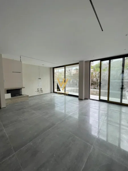 Tirane, jepet me qera Vile 3 Katshe Kati 0, 380 m² 4.000 € (LIQENI I FARKES)